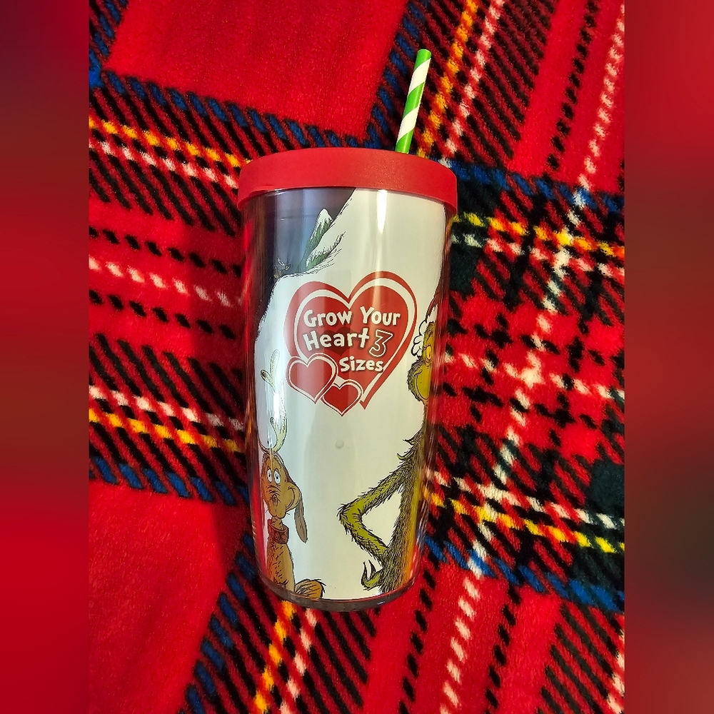 New Grinch Grows Heart 3 Sizes 16oz Cup With Straw